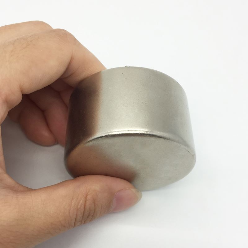 Koks yra magneto generuojamos magneto magneto jėgos principas?